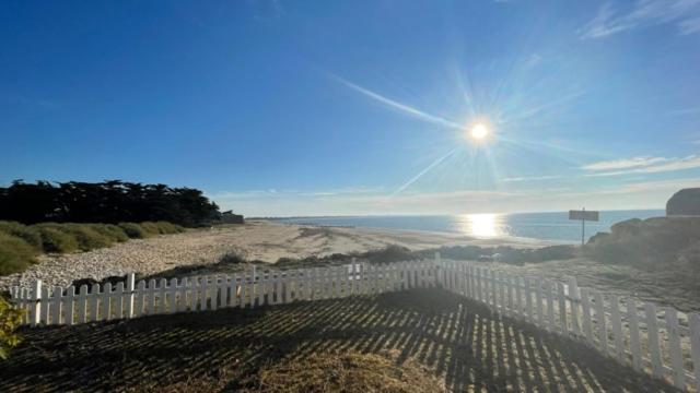 Maison Sur La Plage Avec Vue Mer Panoramique Le Martray Exterior photo