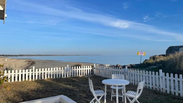 Maison Sur La Plage Avec Vue Mer Panoramique Le Martray Exterior photo